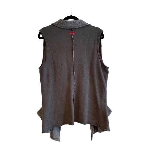 Hardtail Raw Edge Vest Charcoal Great
Size: Medium - Picture 4 of 9